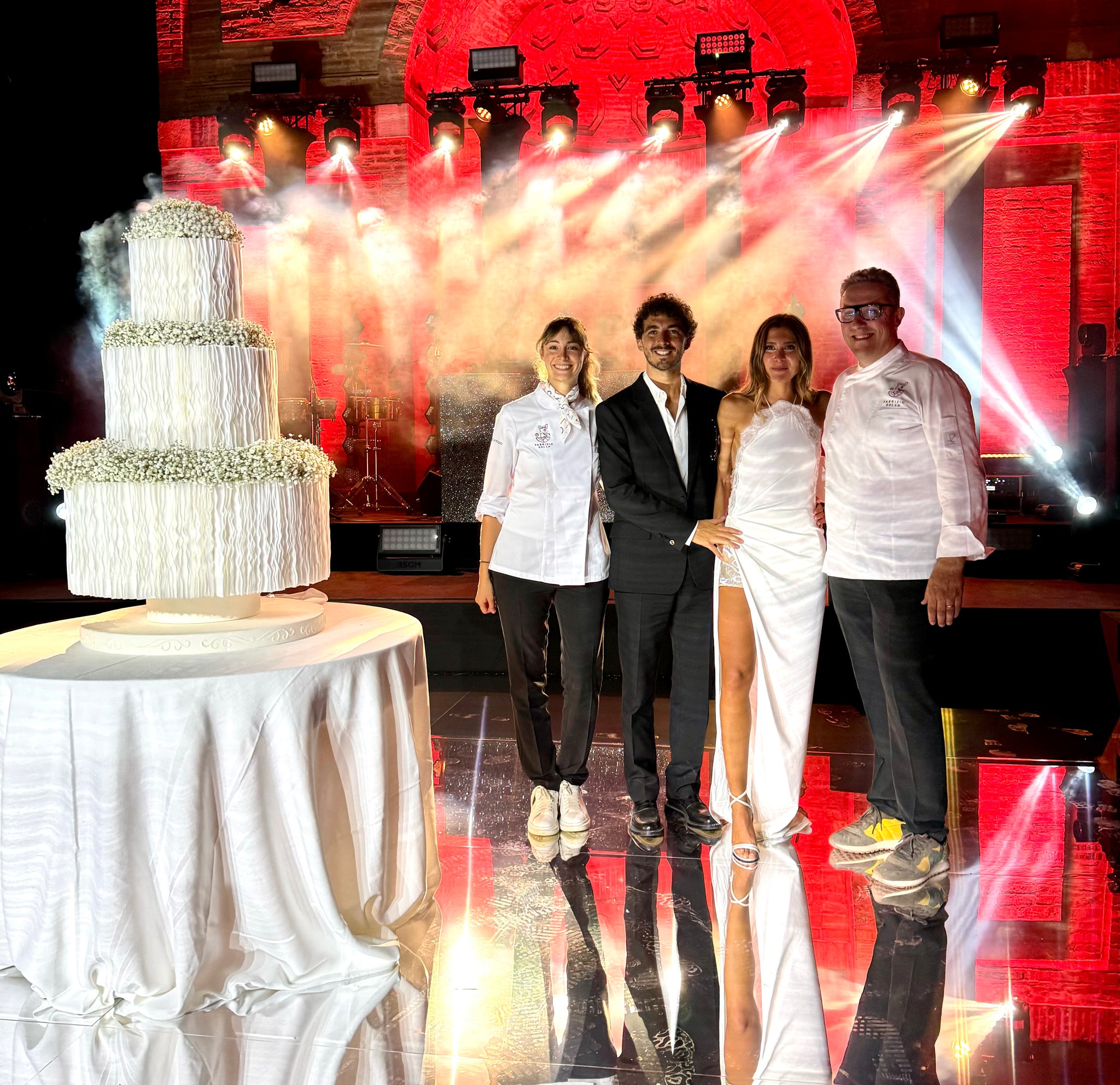 Fabrizio Galla e Federica Russo creano la torta per il matrimonio di Pecco Bagnaia e Domizia Castagnini